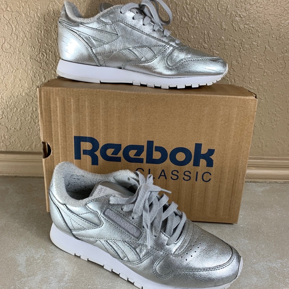 Silver Reebok Classics🤍🤍🤍